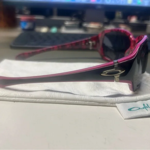 OAKLEY Script Sunglasses – Style 05963 – Women’s GUC - Picture 4 of 13